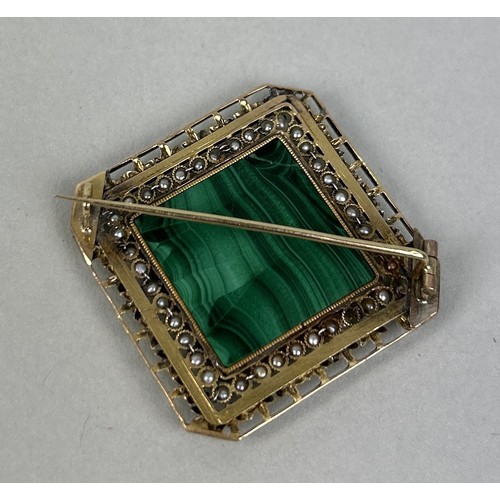 68 - AN ARTS AND CRAFTS MALACHITE BROOCH WITH NATURAL PEARLS, SET IN 14CT GOLD Weight: 7.5 gms