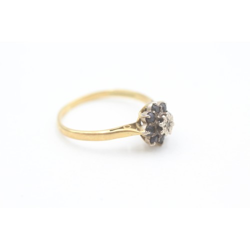 89 - AN 18CT GOLD DIAMOND AND SAPPHIRE SET CLUSTER RING Weight: 3.3gms