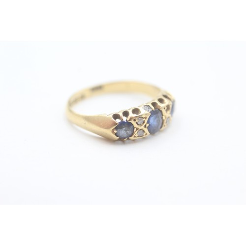 90 - AN 18CT GOLD VINTAGE DIAMOND AND SAPPHIRE SET DRESS RING Weight: 3.3gms