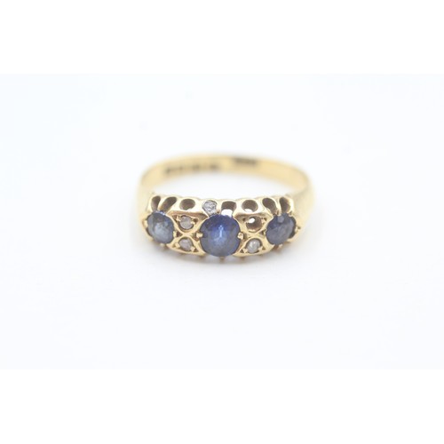 90 - AN 18CT GOLD VINTAGE DIAMOND AND SAPPHIRE SET DRESS RING Weight: 3.3gms