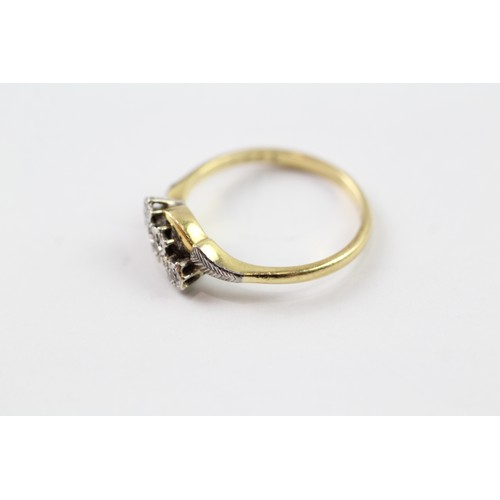 94 - AN 18CT GOLD VINTAGE DIAMOND TRILOGY RING Weight: 2.7gms