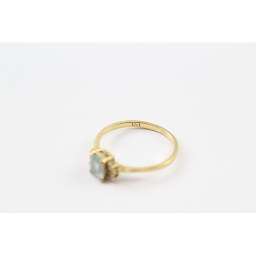 106 - AN 18CT GOLD BLUE TOPAZ AND CUBIC ZIRCONIA DRESS RING Weight: 1.6gms