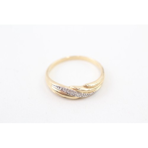 114 - A 9CT GOLD DIAMOND ROW RING Weight: 2.5gms