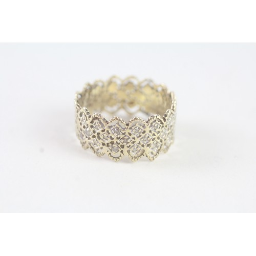 111 - A 9CT GOLD DIAMOND PIERCED PATTERNED RING Weight: 4.3 gms