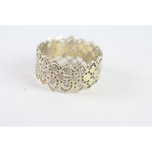 111 - A 9CT GOLD DIAMOND PIERCED PATTERNED RING Weight: 4.3 gms