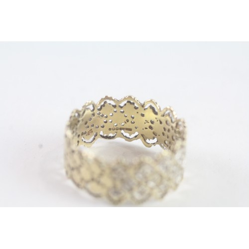 111 - A 9CT GOLD DIAMOND PIERCED PATTERNED RING Weight: 4.3 gms