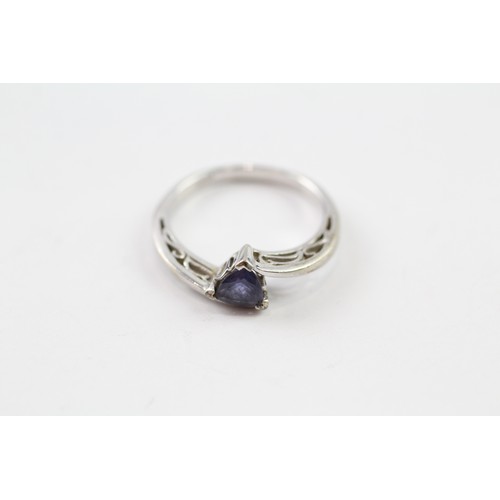 120 - A 9CT WHITE GOLD TRILLIANT CUT IOLITE DRESS RING Weight: 2.7gms