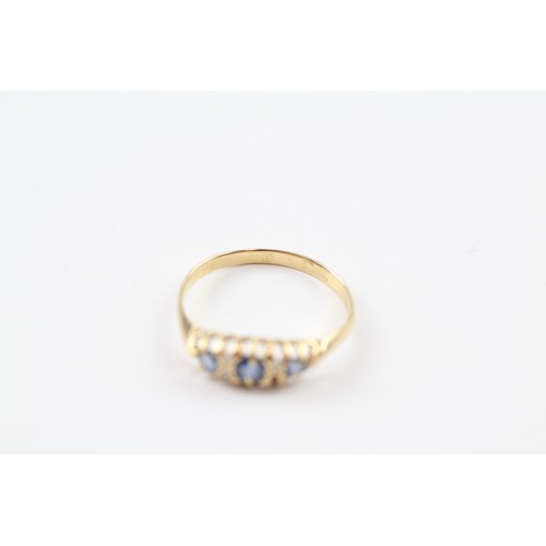 127 - AN 18CT GOLD DIAMOND AND SAPPHIRE BOAT RING Weight: 1.6gms