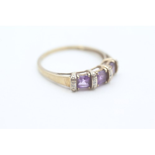 128 - A 9CT GOLD AMETHYST THREE STONE RING WITH DIAMOND SPACERS Weight: 2.6gms