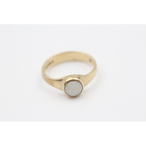 149 - A 9CT GOLD ROUND OPAL SINGLE STONE RING Weight: 2.4gms