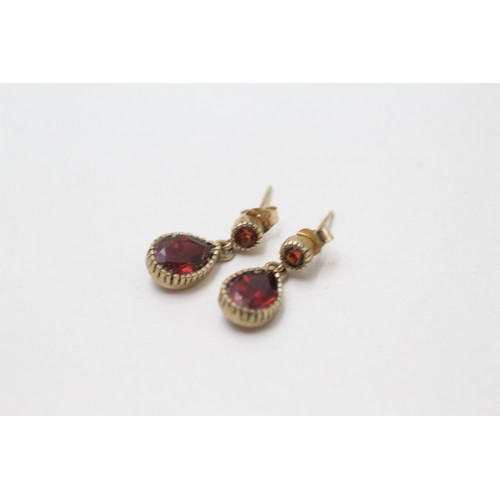 153 - A PAIR OF 9CT GOLD GARNET TEAR DROP EARRINGS Weight: 1.7gms