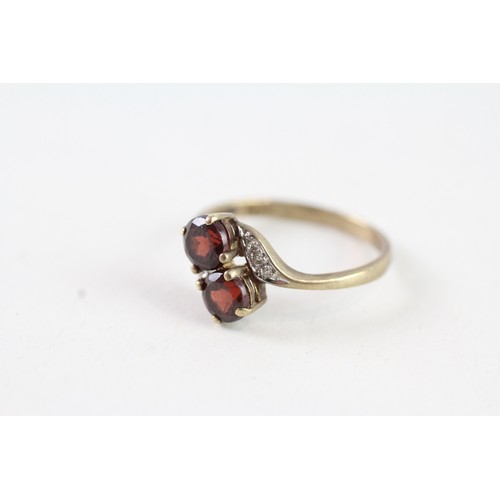 159 - A 9CT GOLD VINTAGE STYLE GARNET AND DIAMOND DRESS RING Weight: 1.7 gms