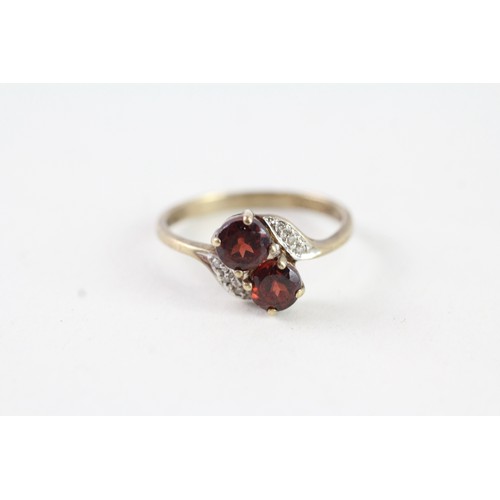 159 - A 9CT GOLD VINTAGE STYLE GARNET AND DIAMOND DRESS RING Weight: 1.7 gms