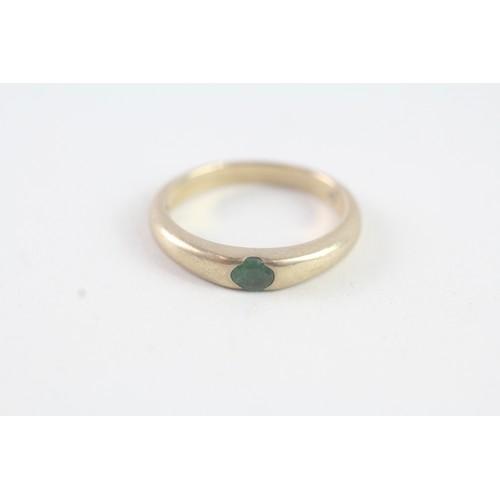 140 - A 9CT GOLD OVAL CUT EMERALD RING Weight: 2.8 gms