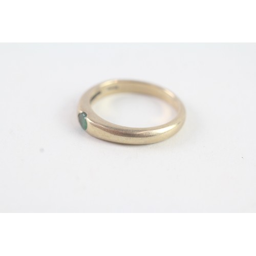 140 - A 9CT GOLD OVAL CUT EMERALD RING Weight: 2.8 gms