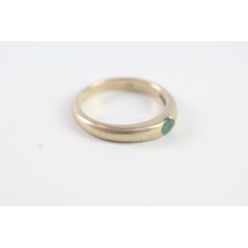 140 - A 9CT GOLD OVAL CUT EMERALD RING Weight: 2.8 gms