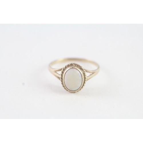 178 - A 9CT GOLD VINTAGE OPAL DRESS RING Weight: 1.3 gms