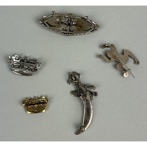 193 - A GROUP OF SILVER BROOCHES, TO INCLUDE A FROG BROOCH WITH TURQUOISE (5) Weight: 40.6gms