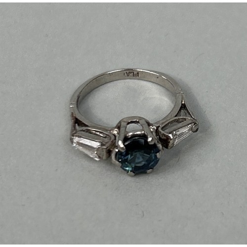 212 - A PLATINUM RING SET WITH NATURAL SAPPHIRE AND DIAMONDS Sapphire approximately 1ct. Weight: 4gms