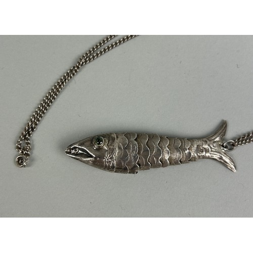 207 - AN ARTICULATED CHINESE SILVER FISH PENDANT ON SILVER CHAIN Weight: 22gms