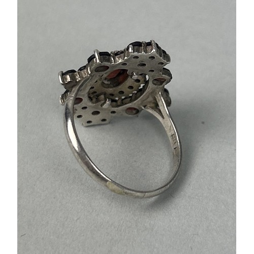 223 - A SILVER RING SET WITH GARNETS