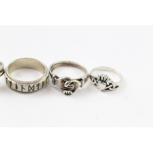 234 - A VARIETY OF STERLING SILVER RINGS INCLUDING GIMMEL RING (5) Weight: 26gms