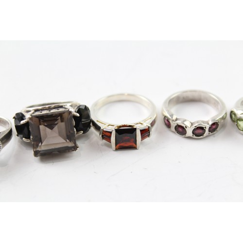 233 - AN ASSORTMENT OF SILVER GEMSTONE RINGS INC. GARNET, SMOKEY QUARTZ, PERIDOT (6) Weight: 35gms