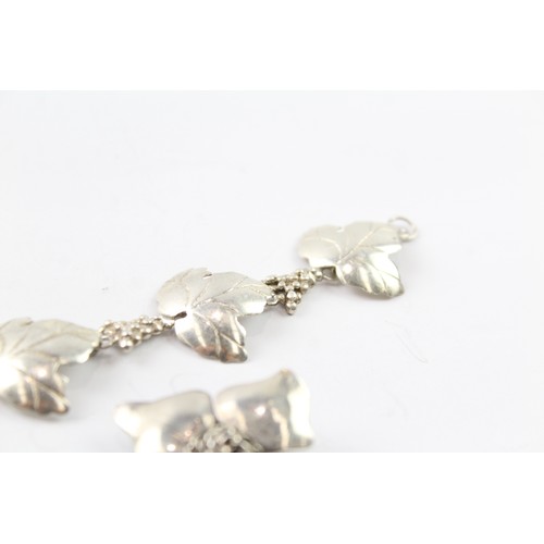 239 - TWO STERLING SILVER GULL CRAFT FLORAL JEWELLERY (2) Weight: 25g