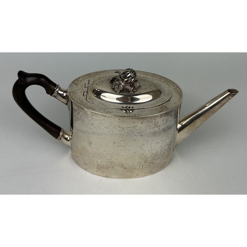 253 - A SILVER TEA POT WITH ACORN FINIAL Weight: 433gms