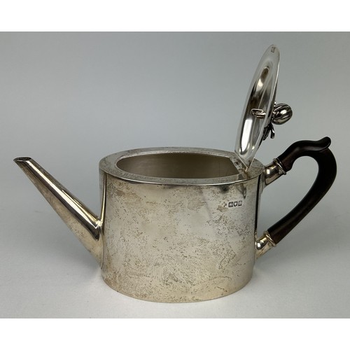 253 - A SILVER TEA POT WITH ACORN FINIAL Weight: 433gms