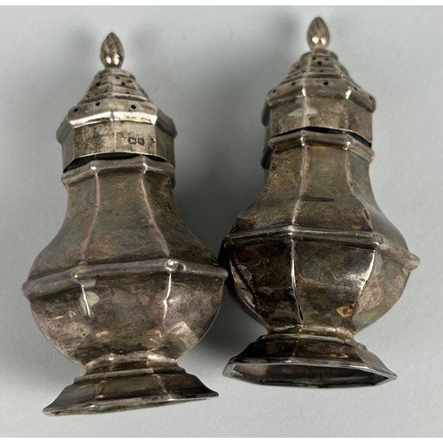 291 - A PAIR OF SILVER SHAKERS Weight: 83gms