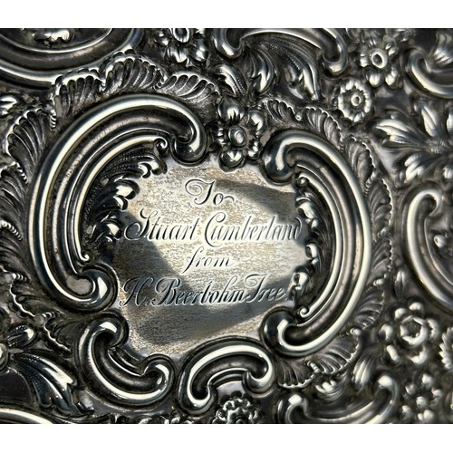 281 - A SILVER CIGARETTE BOX WITH FLORAL REPOUSSE DESIGN 18cm x 9cm x 5cm