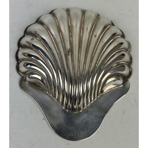 304 - A SILVER SCALLOP SHELL DISH Weight: 62gms