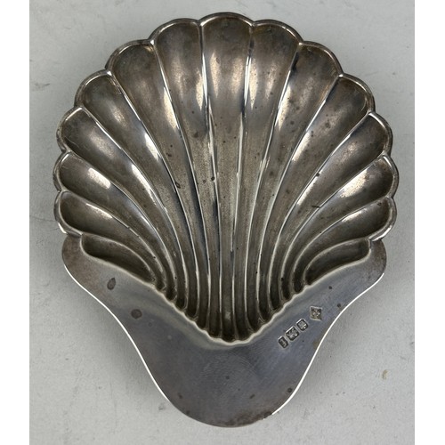 304 - A SILVER SCALLOP SHELL DISH Weight: 62gms