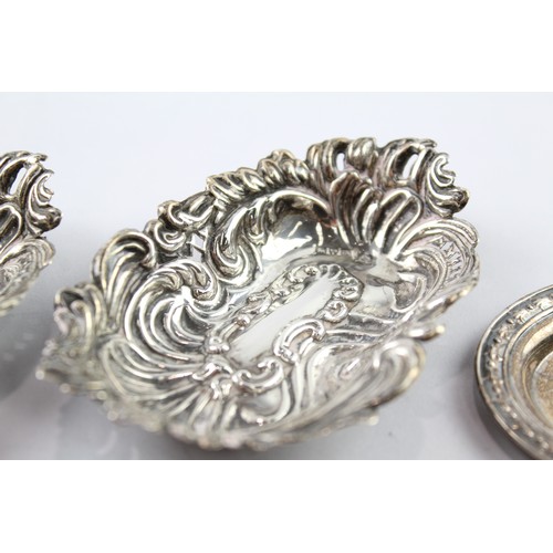 323 - THREE .925 STERLING SILVER PIN/TRINKET DISHES (3)

Weight: 71gms