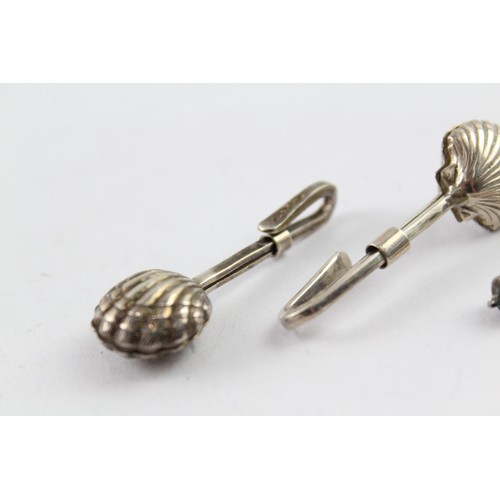 336 - THREE .925 STERLING SILVER NAPKIN CLIPS AND TOOTHPICK (3)

Weight: 22gms