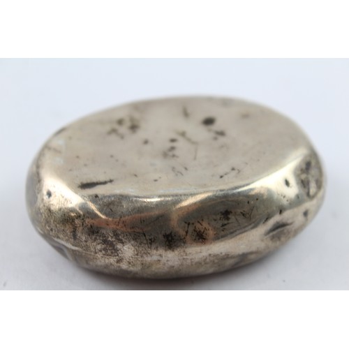 340 - A .925 STERLING SILVER SNUFF BOX

Weight: 54gms