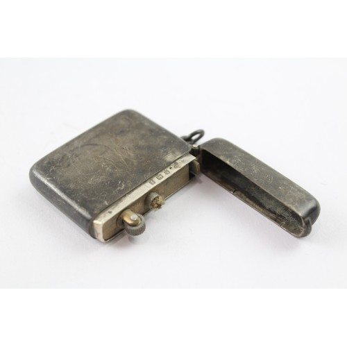 358 - A .925 STERLING SILVER PETROL CIGARETTE LIGHTER

Weight: 52gms