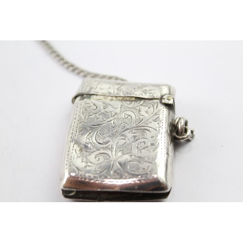 370 - A .925 STERLING SILVER VESTA W/ ALBERT

Weight: 28gms