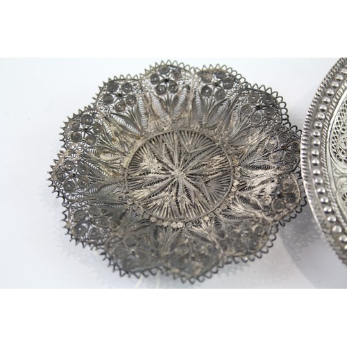 390 - TWO .925 AND .950 SILVER FILIGREE TRINKET/PIN DISHES

Weight: 82gms