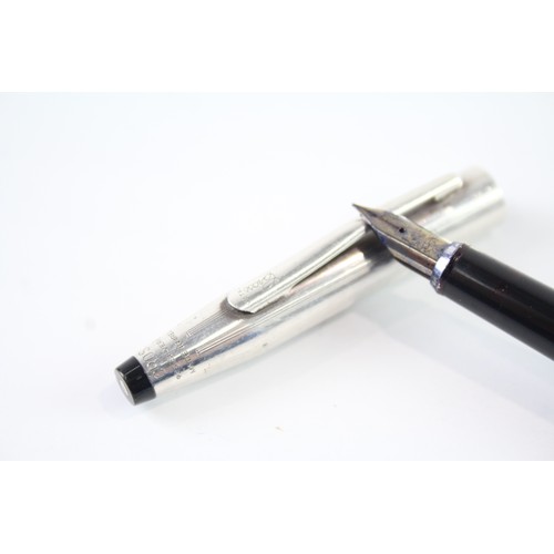 410 - A CROSS CENTURY CLASSIC 925 STERLING SILVER CASED FOUNTAIN PEN 14CT WITH WRITING NIB

Weight: 18gms