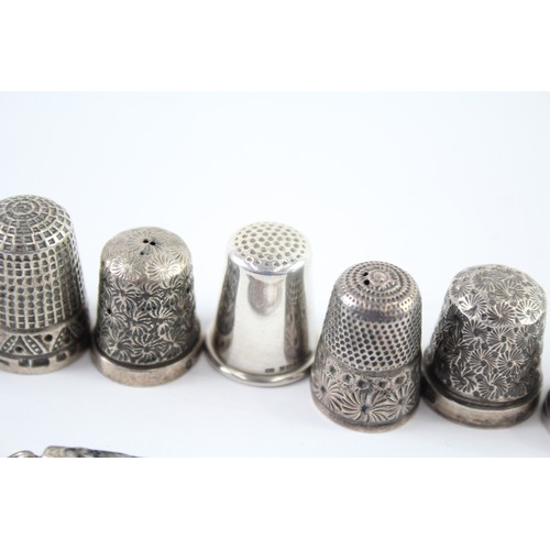 409 - EIGHT .925 STERLING SILVER THIMBLES AND SMALL BUTTON HOOK INCLUDING CHARLES HOLDER

Weight: 42gms