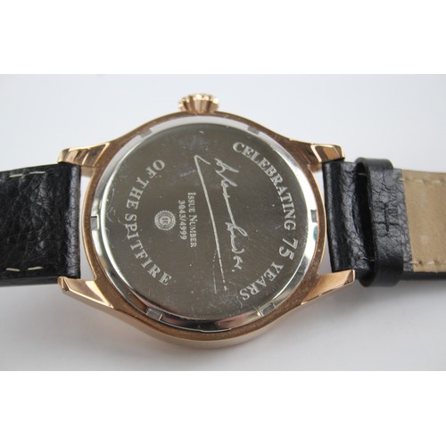 423 - A MEN'S BRADFORD EXCHANGE COMMEMORATIVE SPITFIRE WATCH Hand wound In working order