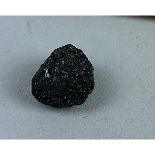 470 - IMPORTANT METEORITE SAMPLE FROM THE MOKOIA AEROLITE THAT FELL AT MOKOIA, SOUTH TARANAKI IN THE WESTE... 