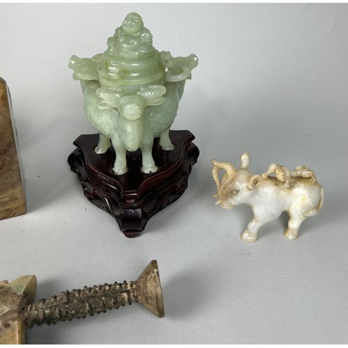 589 - A COLLECTION OF CHINESE ITEMS TO INCLUDE AN ARCHAISTIC STYLE DAGGER, SOAPSTONE SEAL WITH A POEM, PIN... 