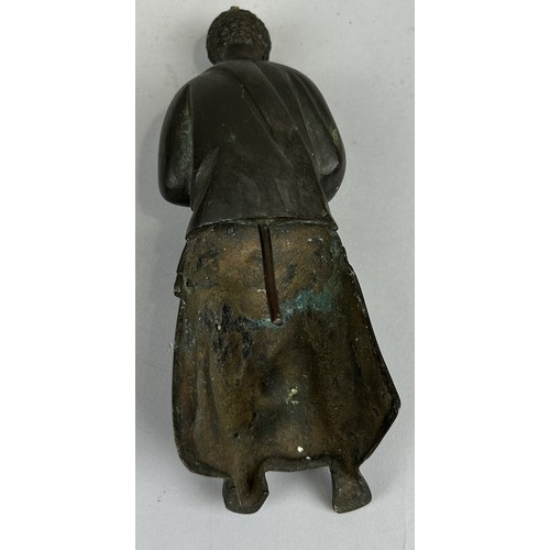 605 - A BRONZE SCULPTURE DEPICTING SAINT PETER No stand. 18cm L