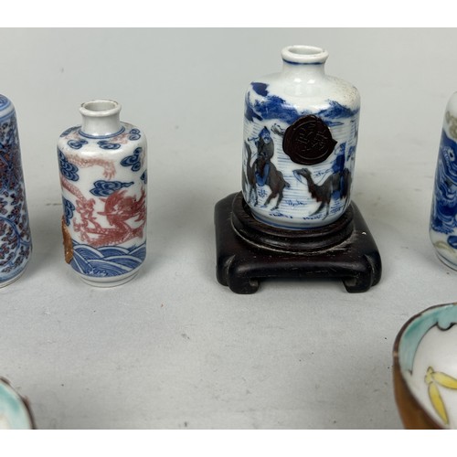 602 - A COLLECTION OF SIX CHINESE QING DYNASTY SNUFF BOTTLES, THREE WITH STOPPERS AND ROSEWOOD STANDS ALON... 