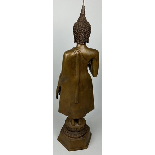 624 - A LARGE BRONZE BUDDHA 61cm H