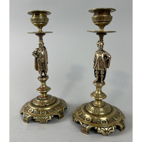 635 - A PAIR OF 19TH CENTURY CHINOISERIE FIGURAL BRASS CANDLESTICKS 20cm H