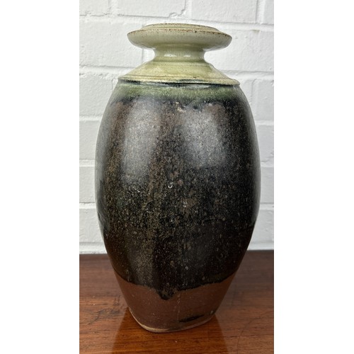 647 - RICHARD BATTERHAM (1936-2020): A LARGE CERAMIC VASE 36cm H